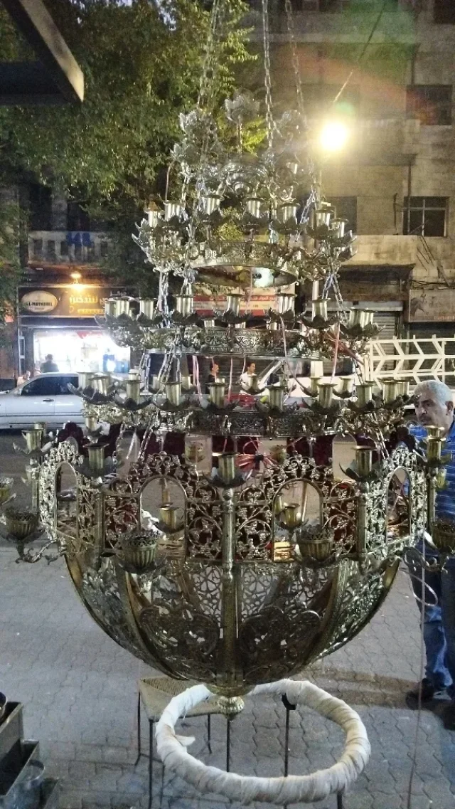 سمكرية عرفات عايش لتجهيز القهاوي والمطاعم وصيانة عددهم والصيانة العامة لأعمال الحديد والابواب