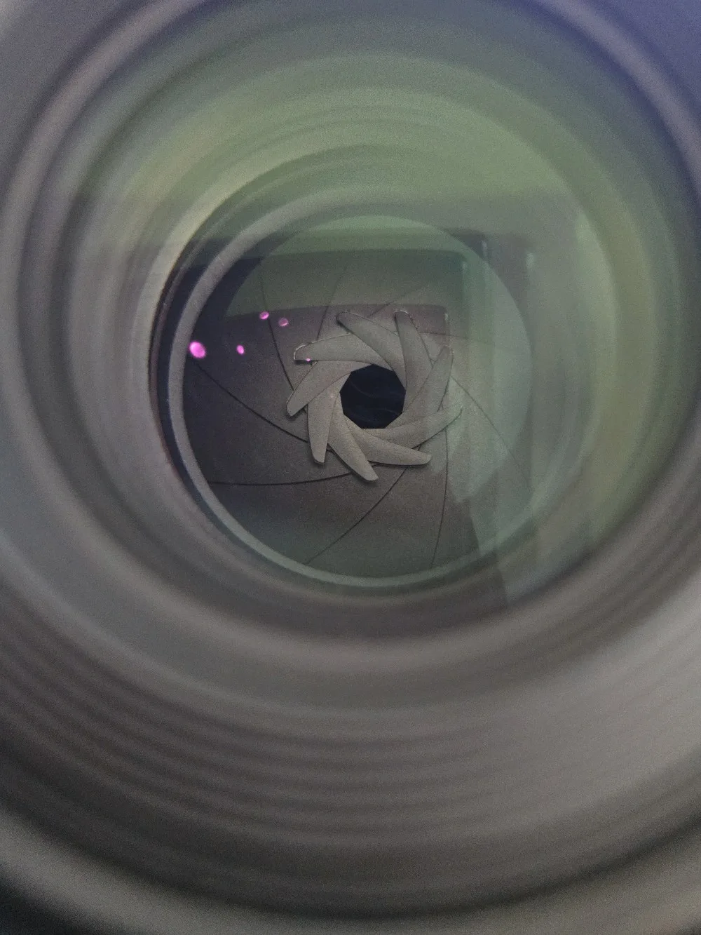 Canon RF 85mm F2 كانون