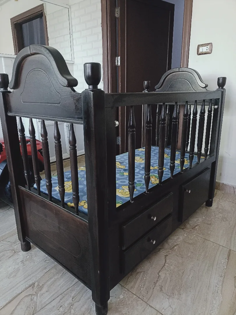 سرير اطفال للبيع