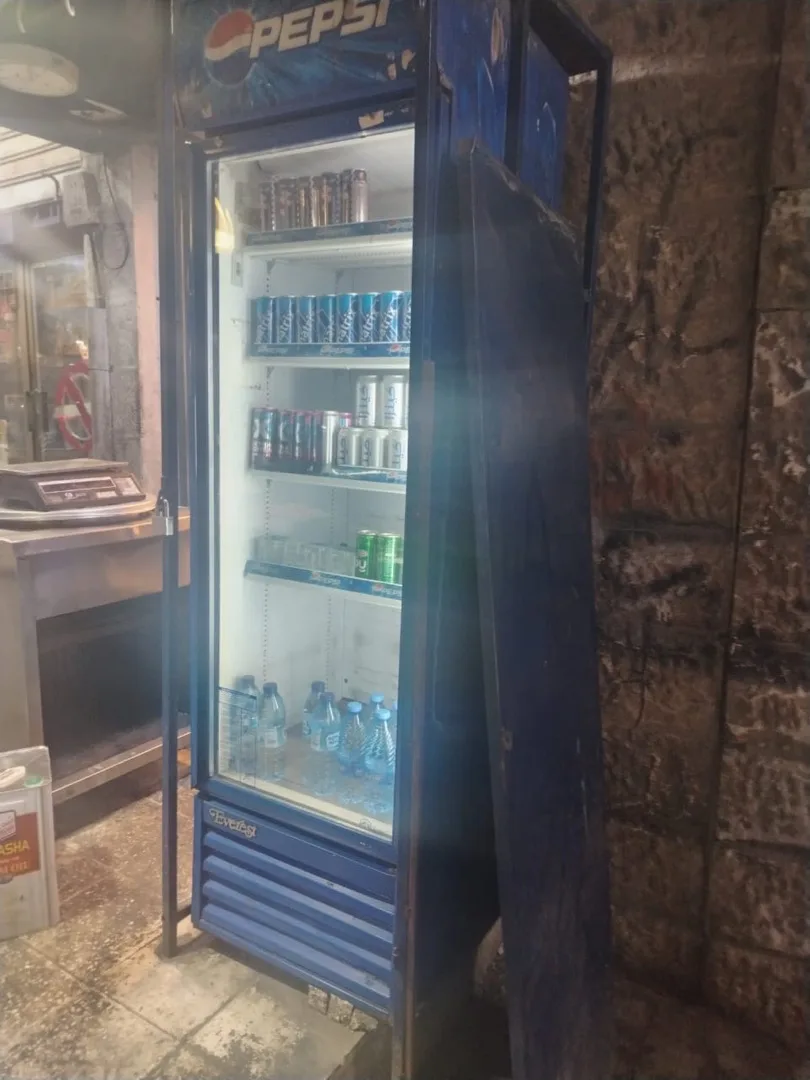 ثلاجة ببسي مع صندوق ولا غلطة