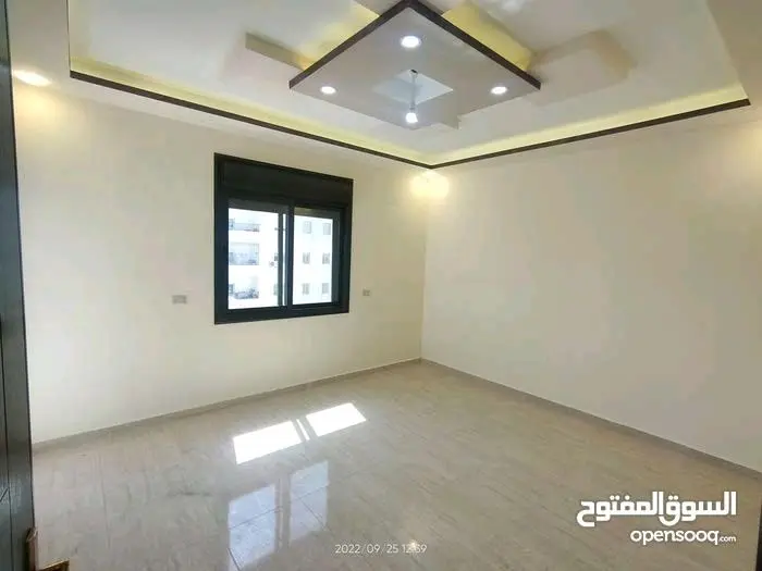 شقة 162 متر مع طاقة شمسية ومطبخ لامينيت عمرها سنتين البيع بسبب السفر