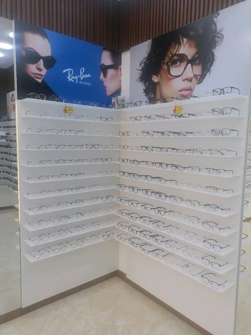 خصم 50 ٪على جميع النظارات الطبية والشمسيه بالمناسبة الافتتاح