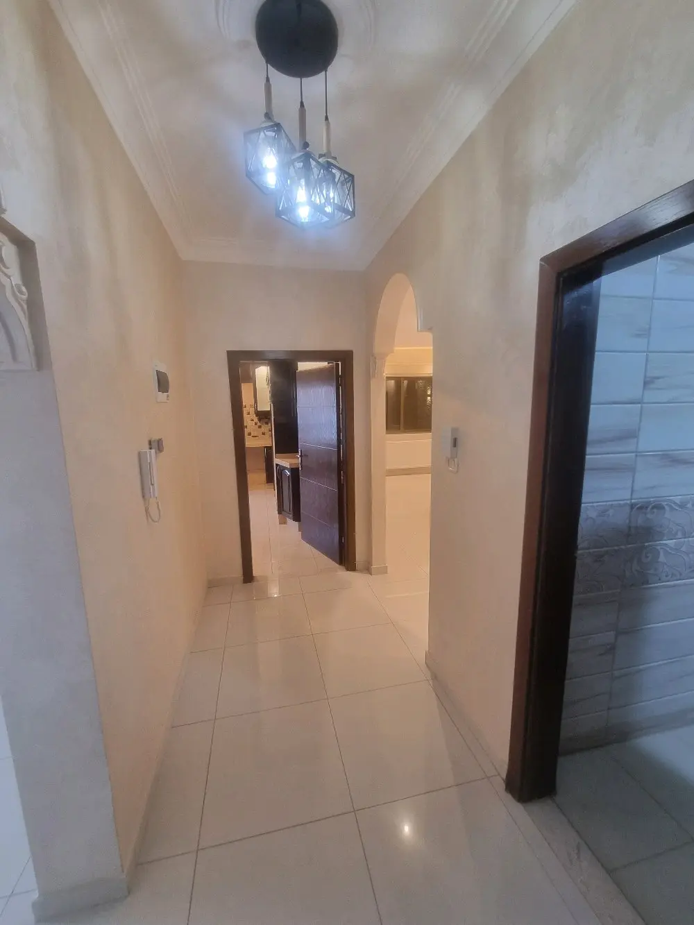 من المالك شقة طابق ثاني مساحة ١٧٧  عمان البيادر اول ابو السوس خلف مسجد حسين خواج