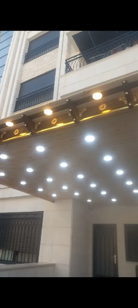 تركيب قرميد براقولا عزل اسطح بناء وتمديد مسابح تركيب المنيوم