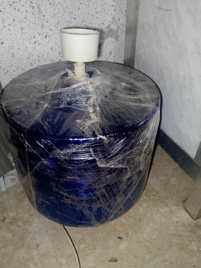 قارورة سحرية للمياه حجم كبير زجاجية ، موجودة بالبقعة 0785050360