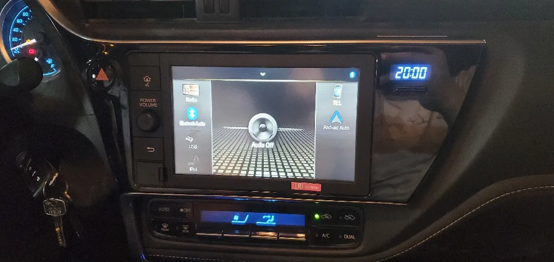 شاشة تويوتا كورولا اصليه جديده شركة وارد الشرق الأوسط مكفوله