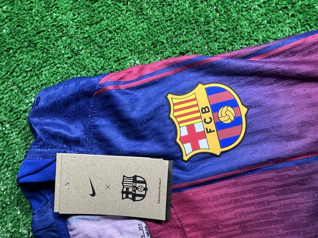 ⁨	⁨	تيشيرت  برشلونة 25/26 نسخة اللاعبين الاصلية 🔴🔵