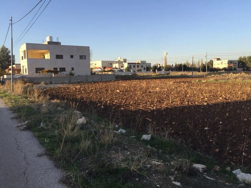 ارض سكنيه السرو السلط