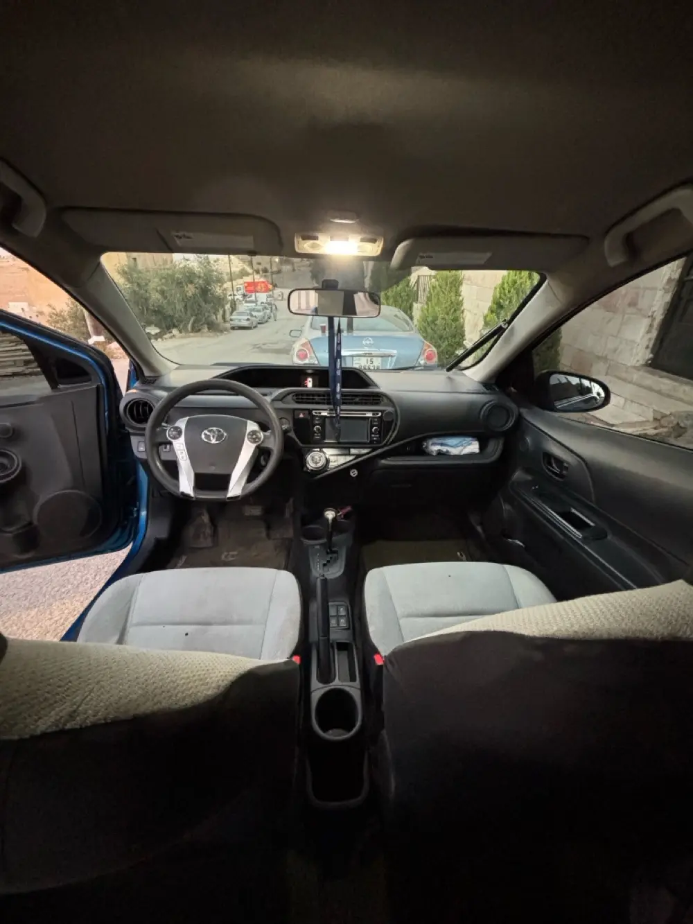تويوتا بريوس سي للبيع