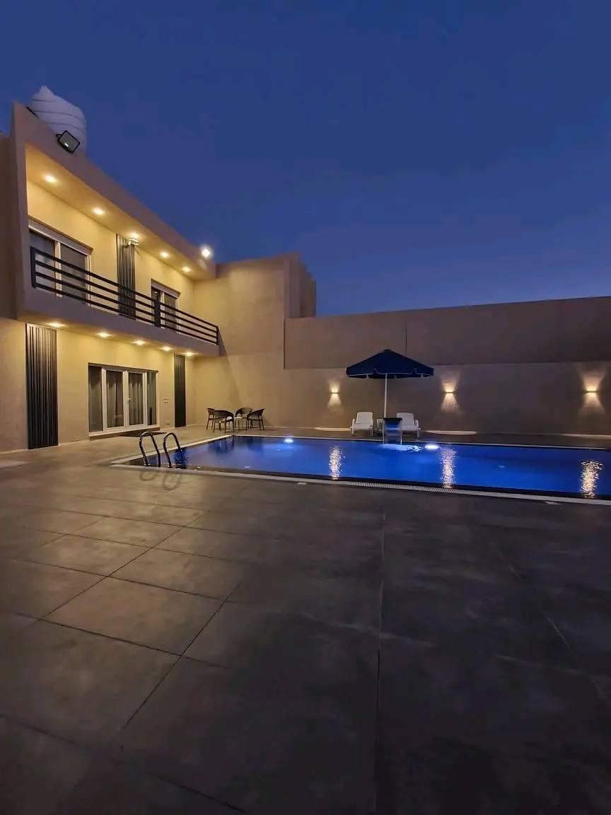 فرصة استثمارية 4 شاليهات متلاصقة للبيع جديدة