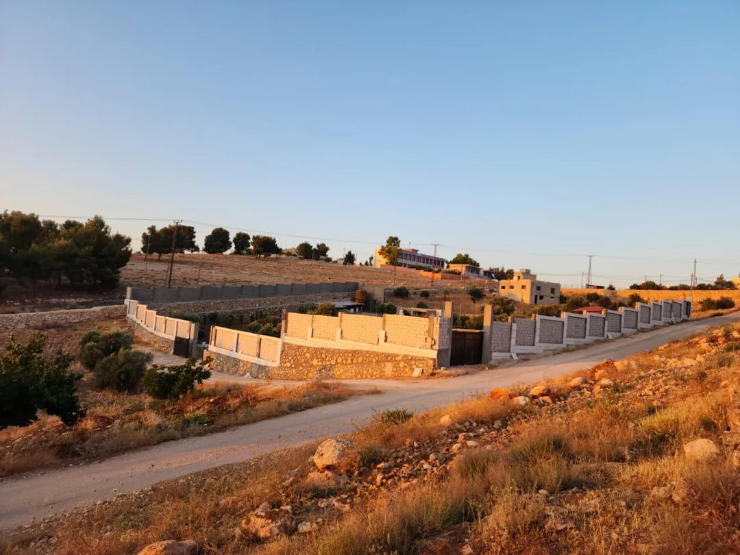 مزرعة مميزة مفروزة مخدومة على ٣ شوارع