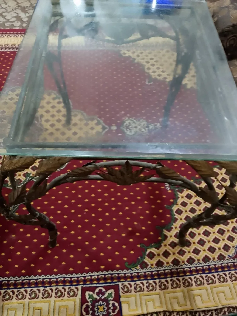 طاولة كورنر حجم كبير سيكوريت وحديد ثقيل مدهون حراري موجودة بالبقعة 0785050360