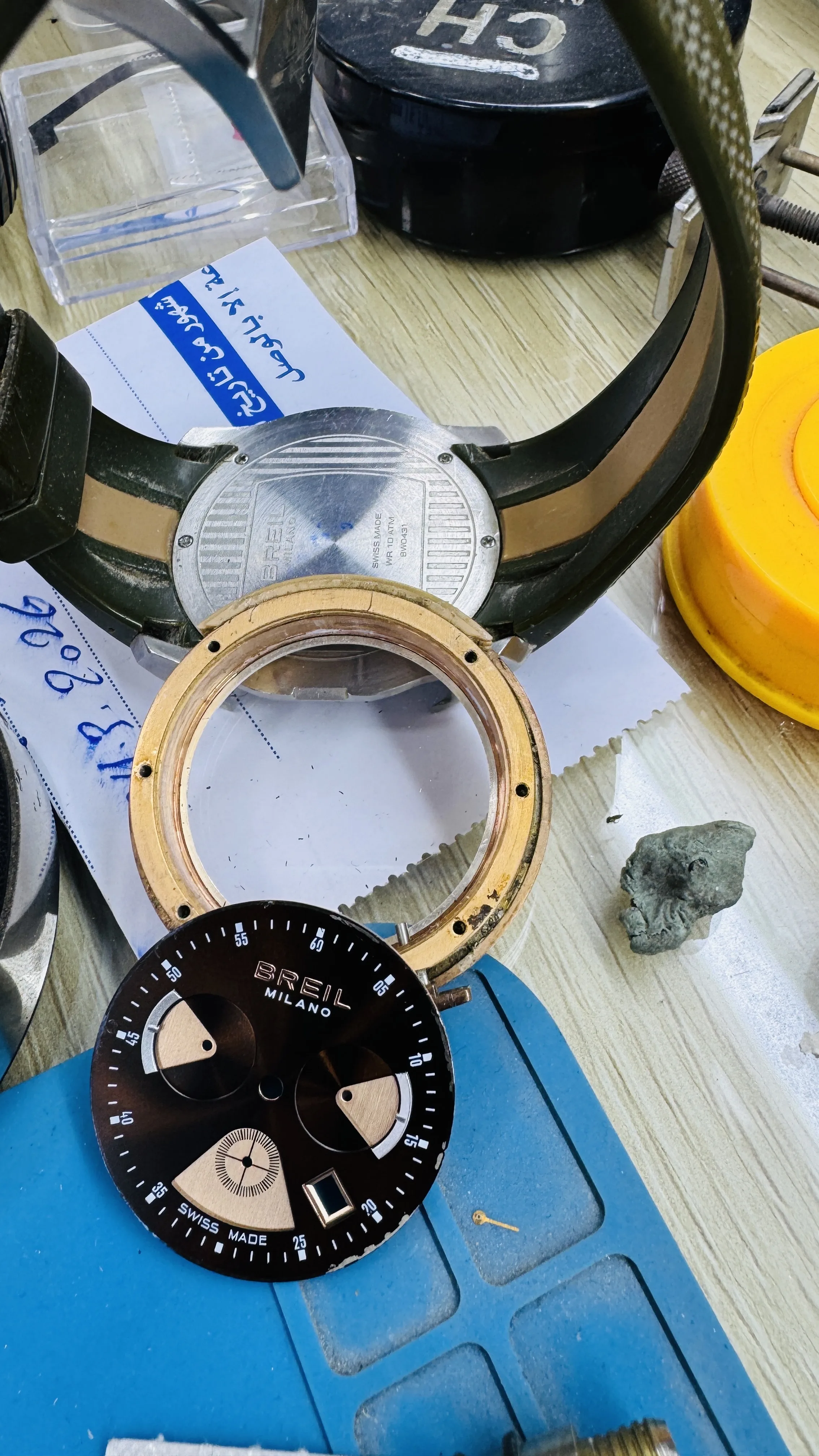 خبراء صيانة جميع انواع الساعات بكفالة