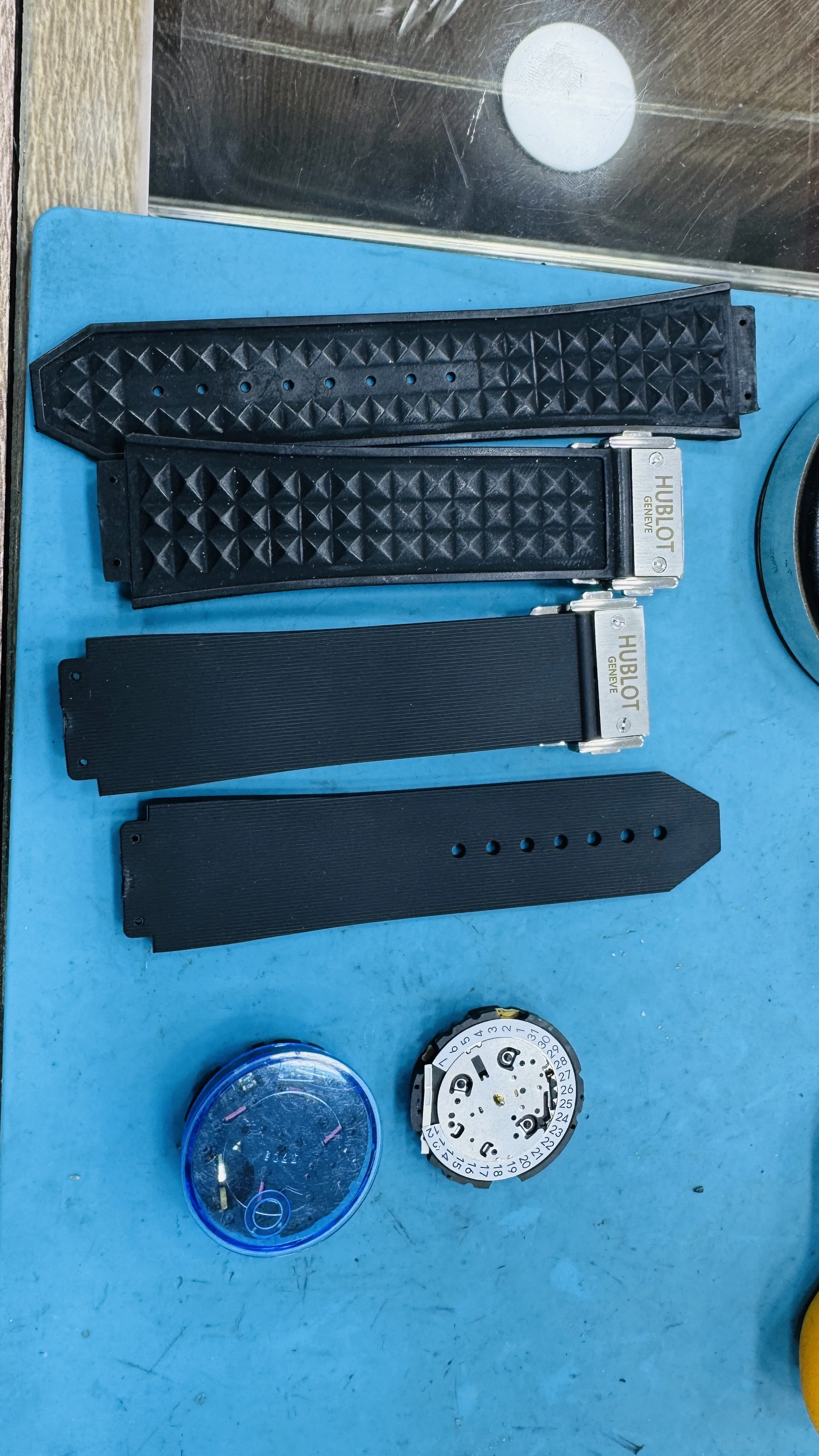 خبراء صيانة جميع انواع الساعات بكفالة