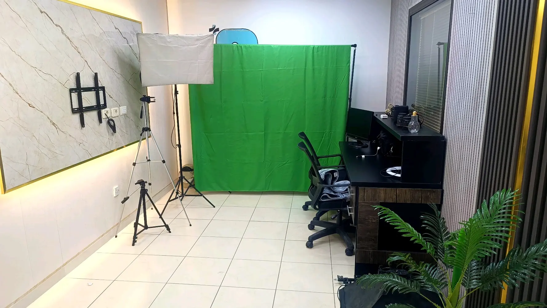 مكتب كامل متكامل للبيع مع المعدات