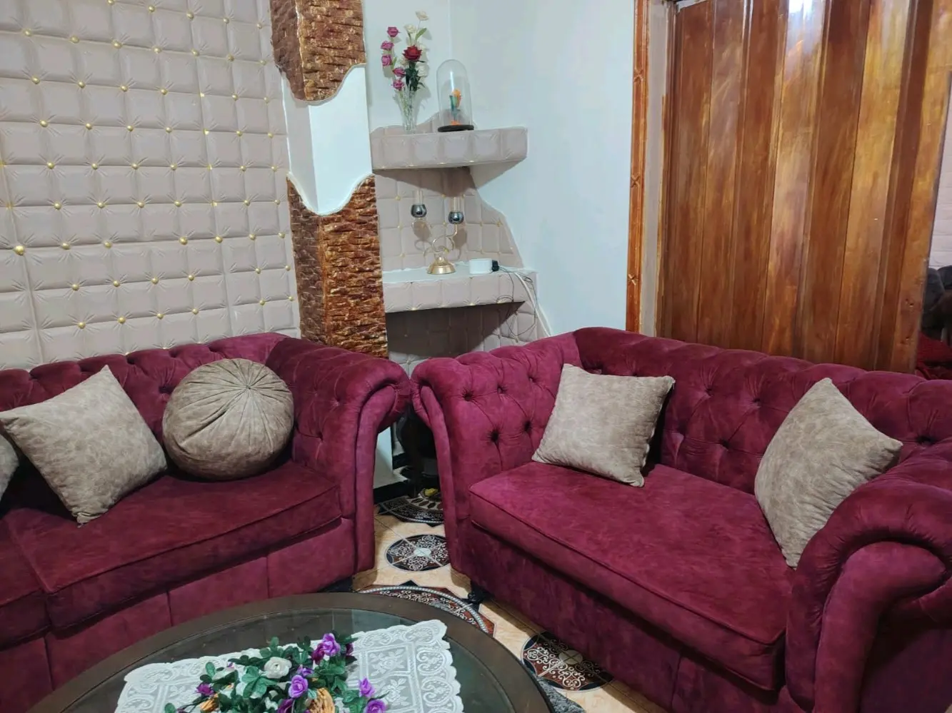 طقم كنب نوعية فاخرة وخشب ثقيل استخدام بسيط