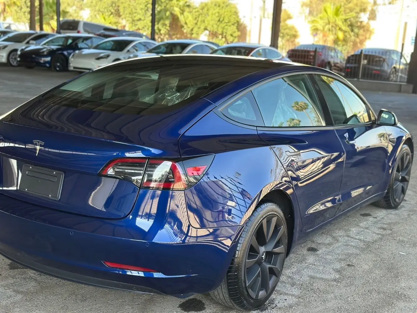 تيسلا مودل 3 موديل 2021 اللون الخارجي ازرق  اللون الداخلي اسود الفحص  4 جيد