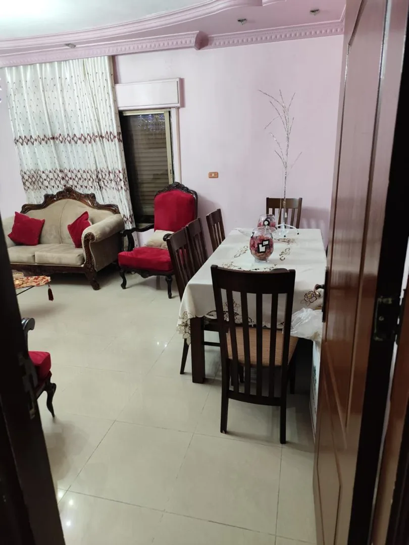 شقة طابق ارضي مع روف للبيع