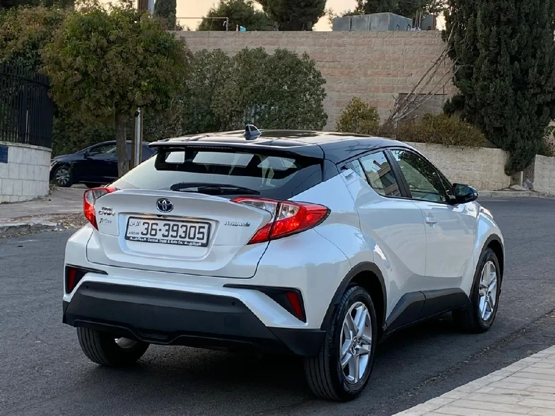للبيع تويوتا C-HR LE هايبرد 2023 — سعر لقطة30 ألف كم فقط | مواصفات خليجية