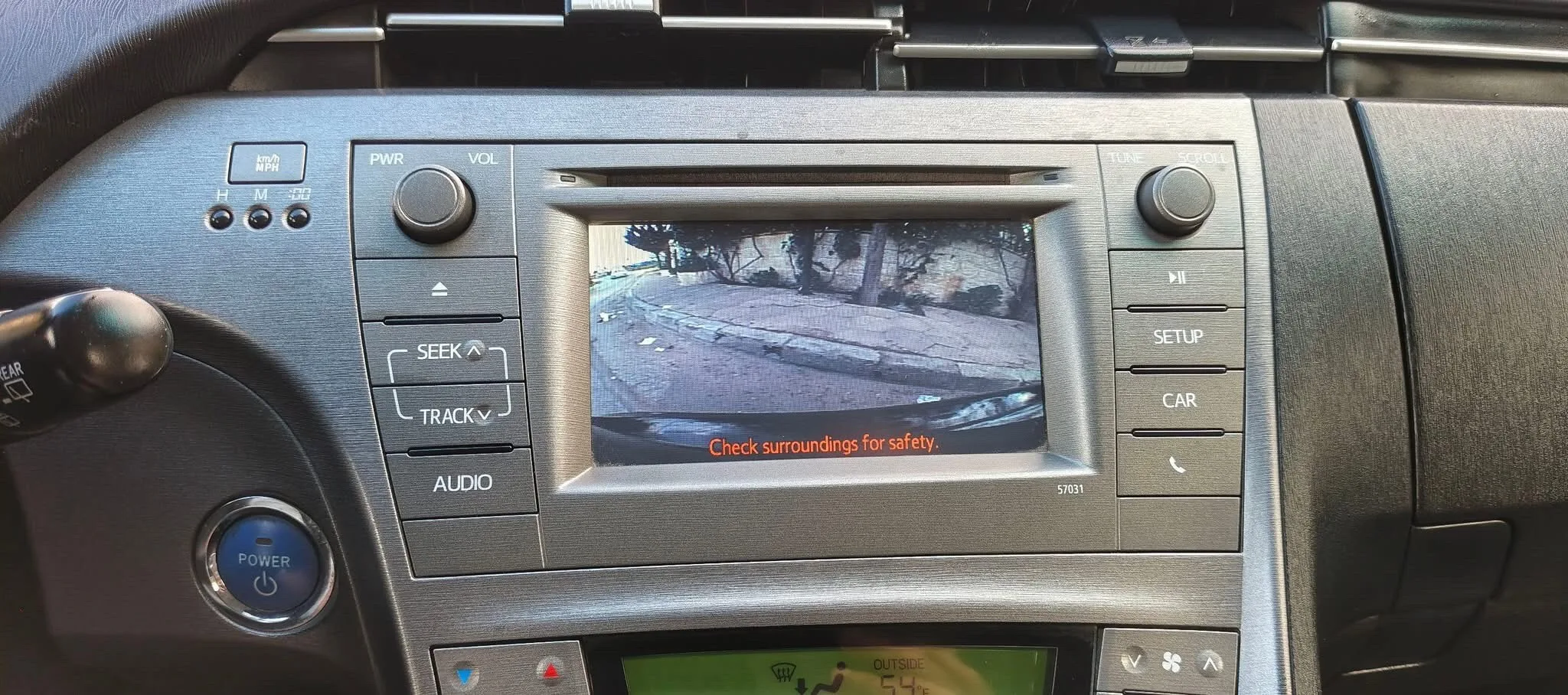 تويوتا بريوس موديل 2015 مالك واحد ممشى 72 الف فقط ثلاث جيد وقصعه