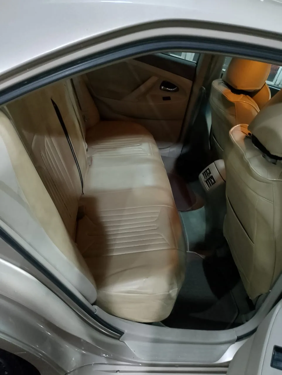 كامري هايبرد موديل 2009 ڤل ما عدا الفتحة