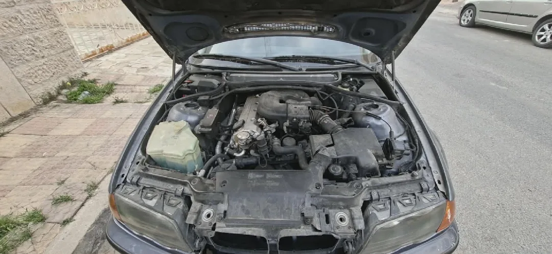 بي ام دبليو 2000اربع ابواب اصليه