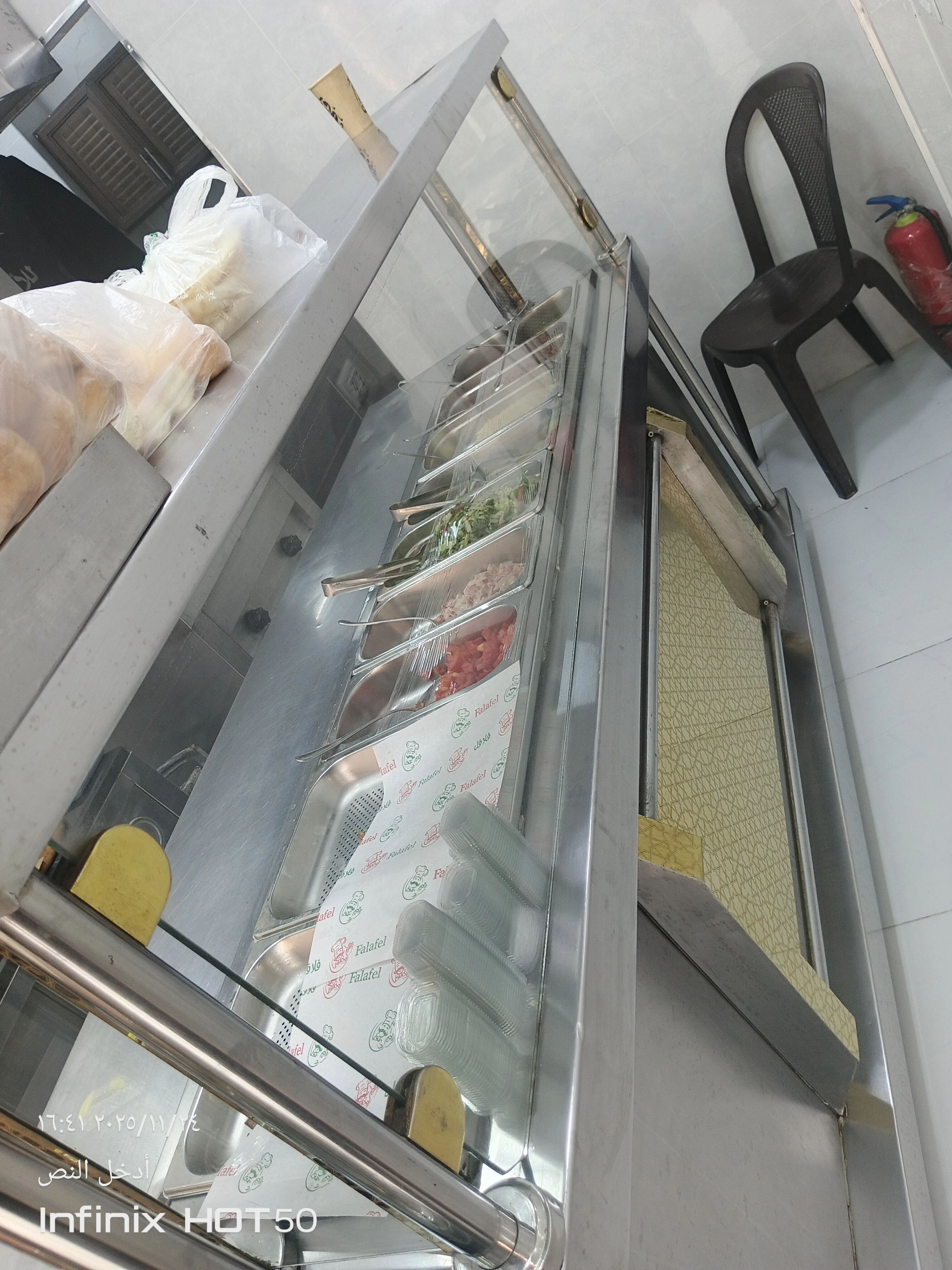 عدة مطعم للبيع