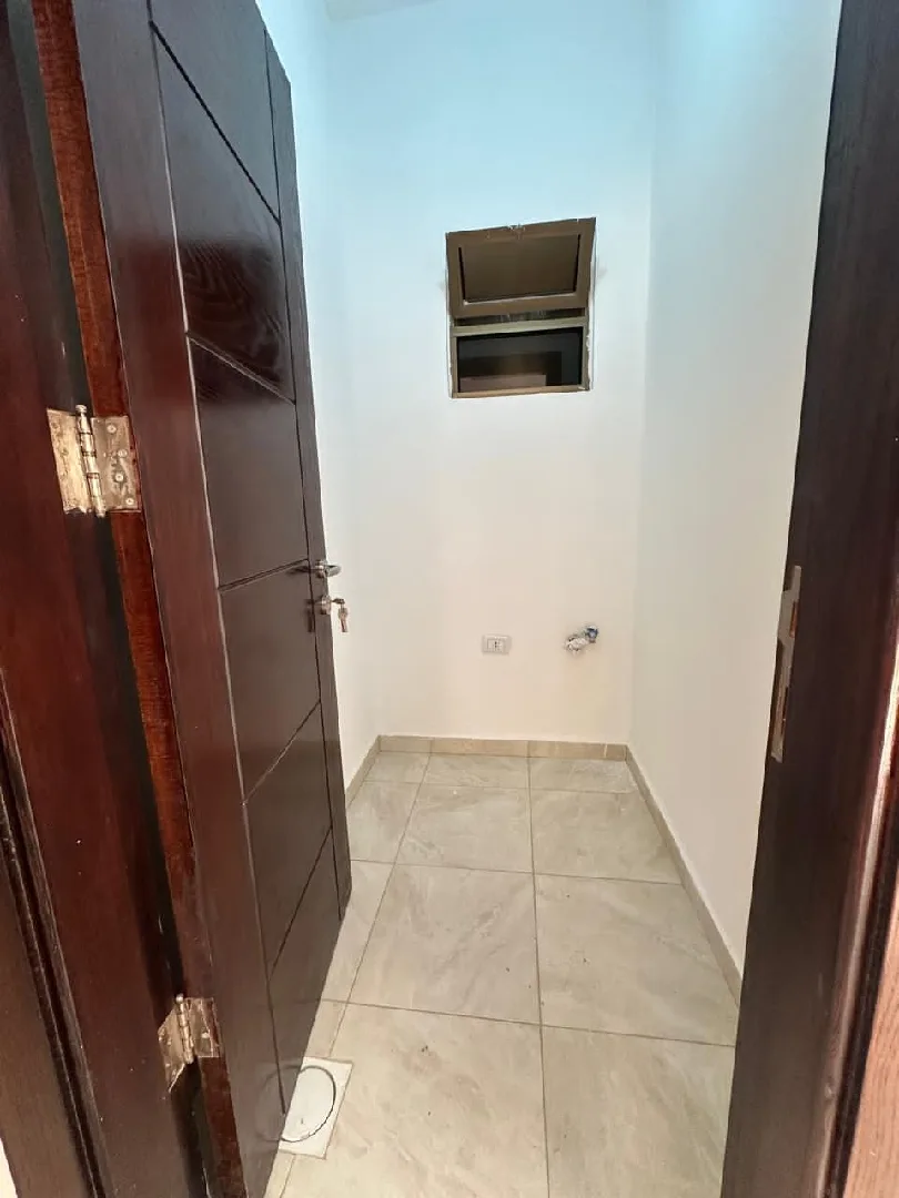 شقة جديدة طابق ثاني للبيع في ابو نصير حي الضياء بدفعة واقساط من المالك مباشرة