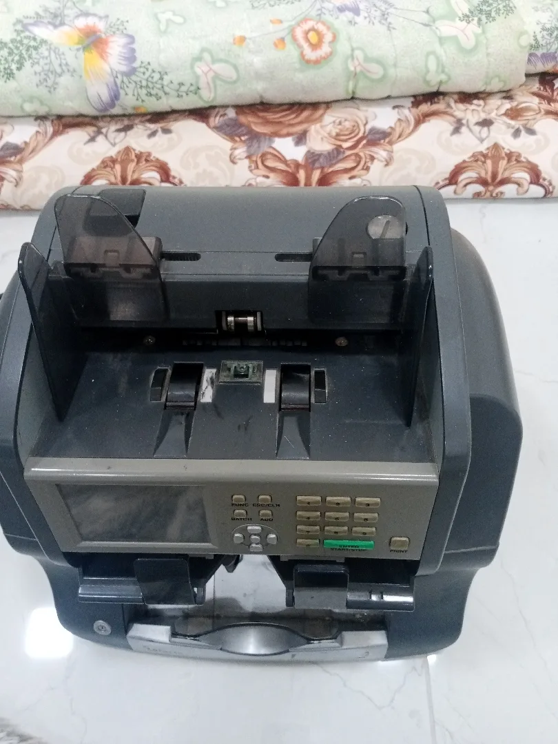 ماكينة عد فلوس بحاجه للتنظيف وتحديث للبيع