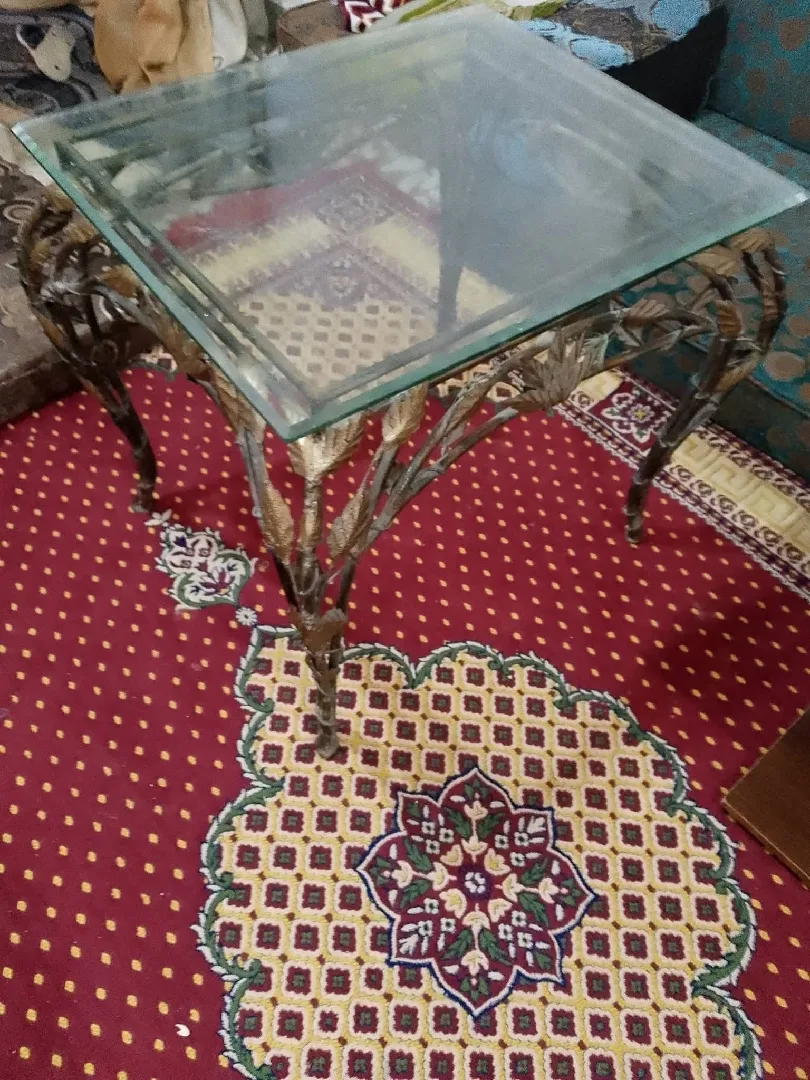 طاولة كورنر حجم كبير سيكوريت وحديد ثقيل مدهون حراري موجودة بالبقعة 0785050360