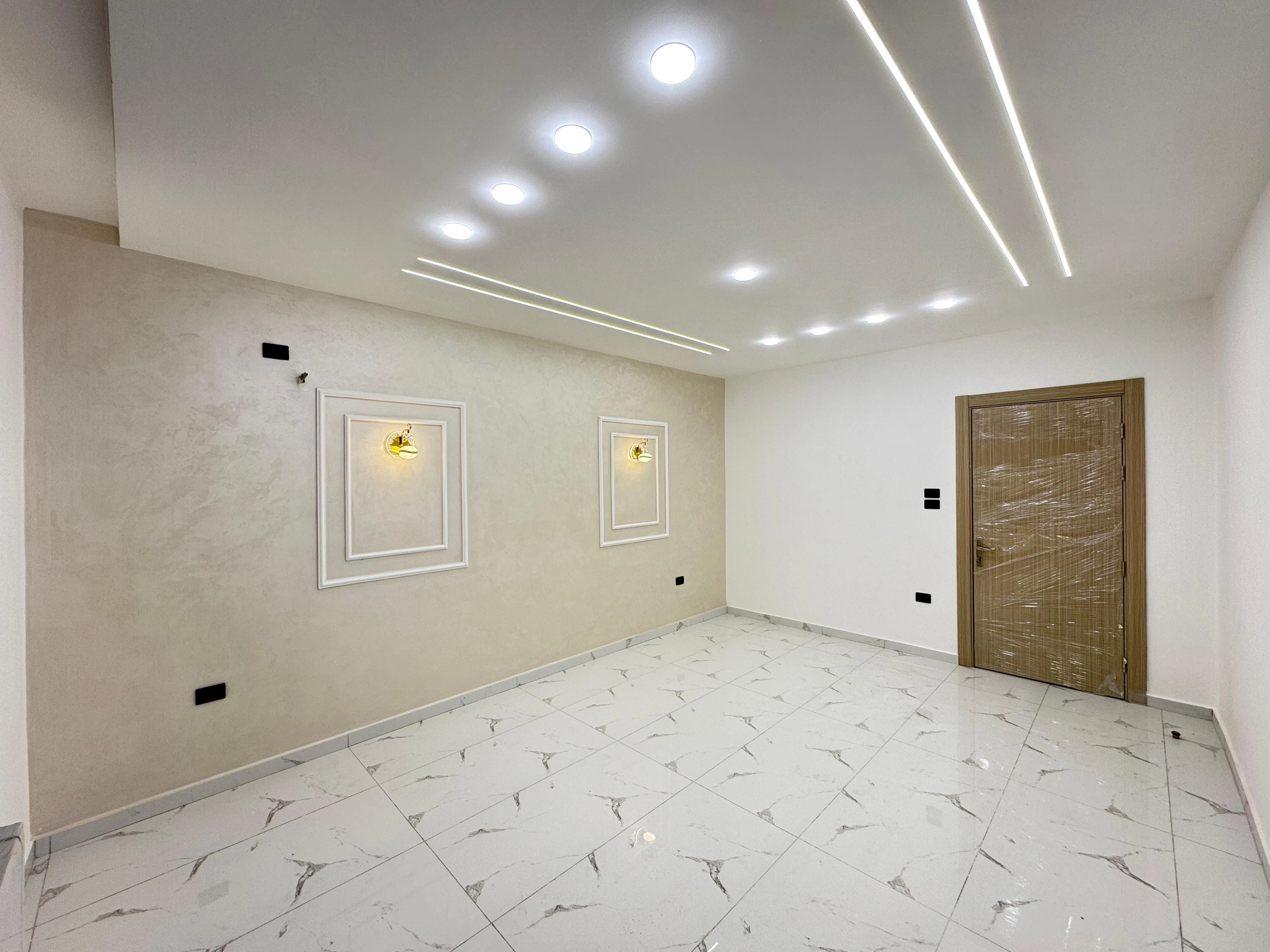 شقة ارضيه ١٦٢ م مع راس ٤٠ م للبيع في البنيات / جانب مدارس ادحصاد التربوي