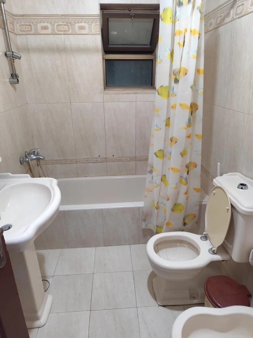 شقة طابق ارضي مع روف للبيع