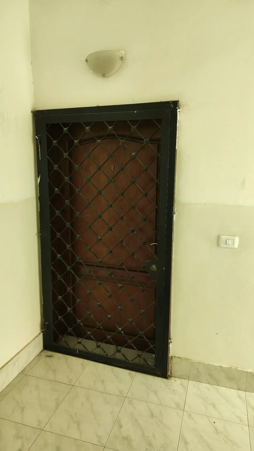 شقه سكنيه للأيجار الربعي في البتراوي خلف الاكاديميه الامريكيه