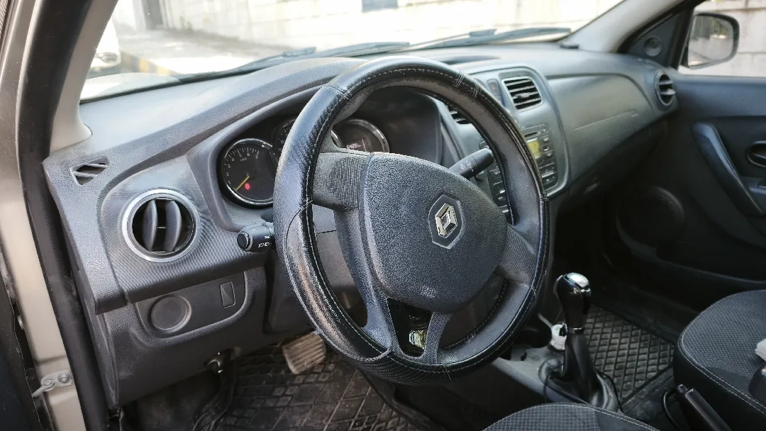 سيارة رينو لوغان 2016 للبيع