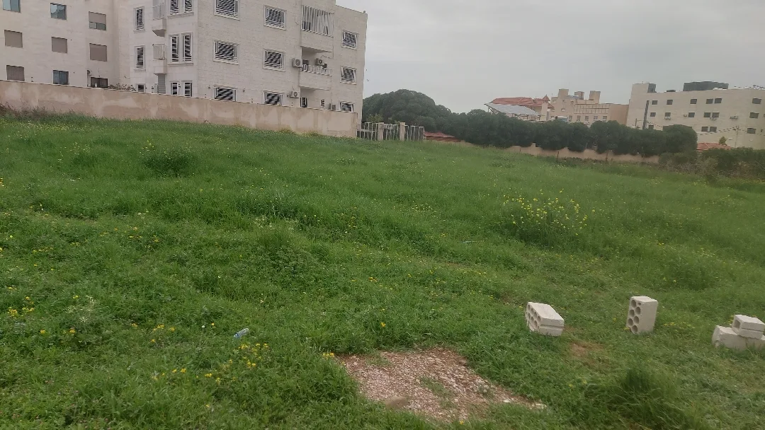 قطعة ارض مميزة جدا للبيع