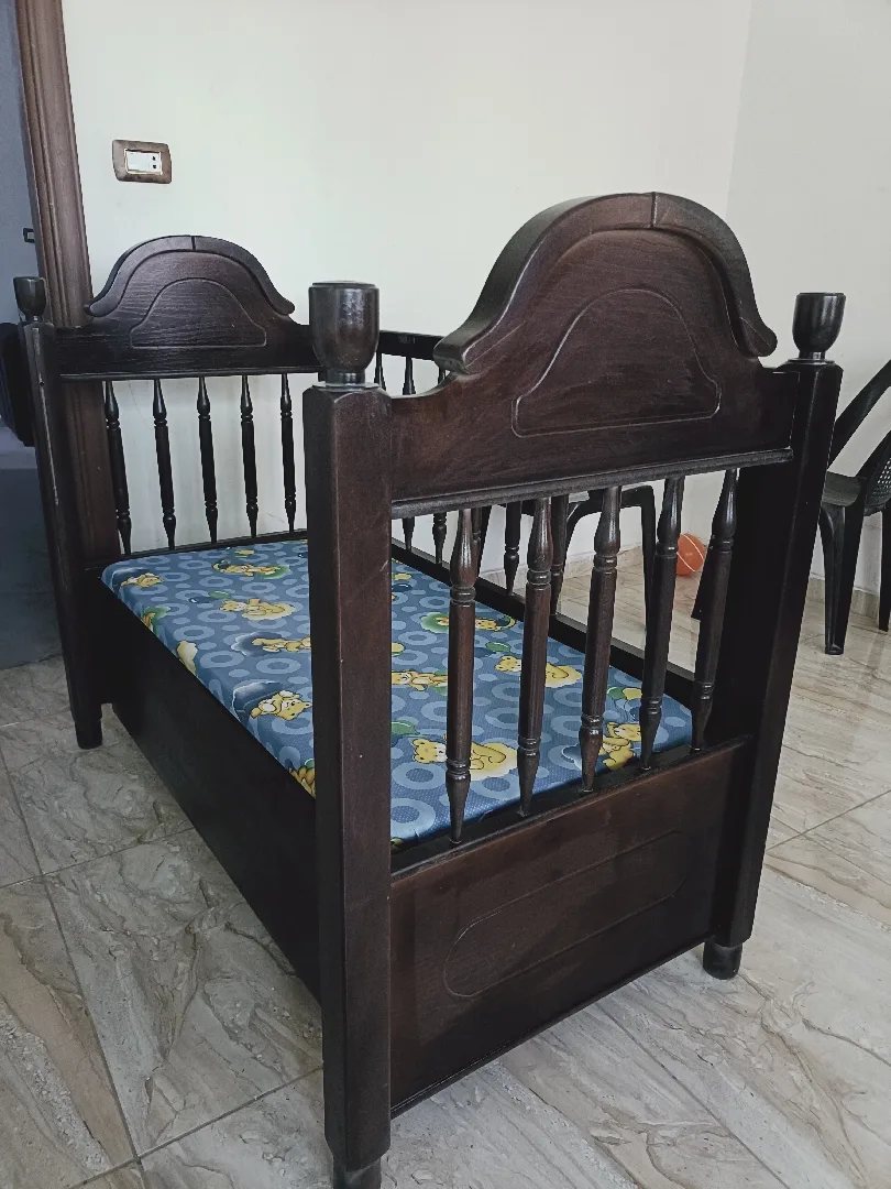 سرير اطفال للبيع