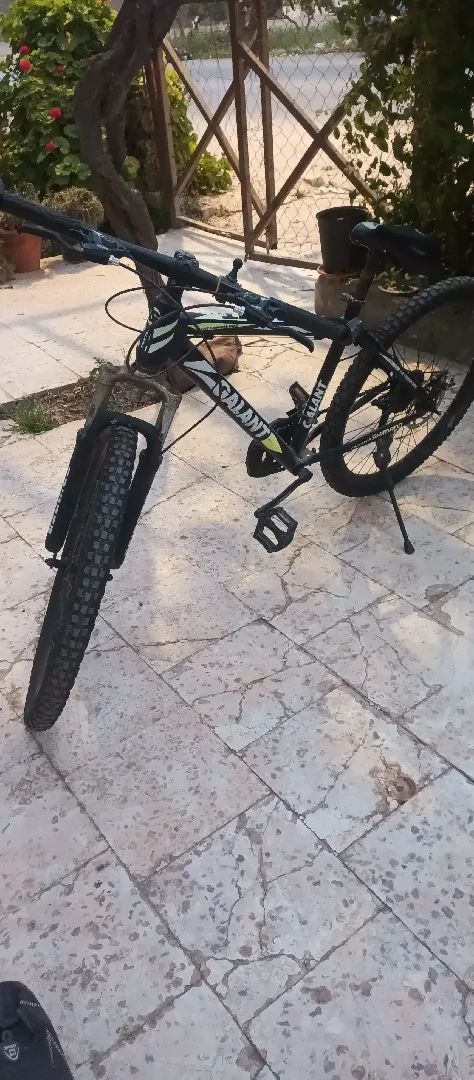 للبيع او بدل بحجم اكبر