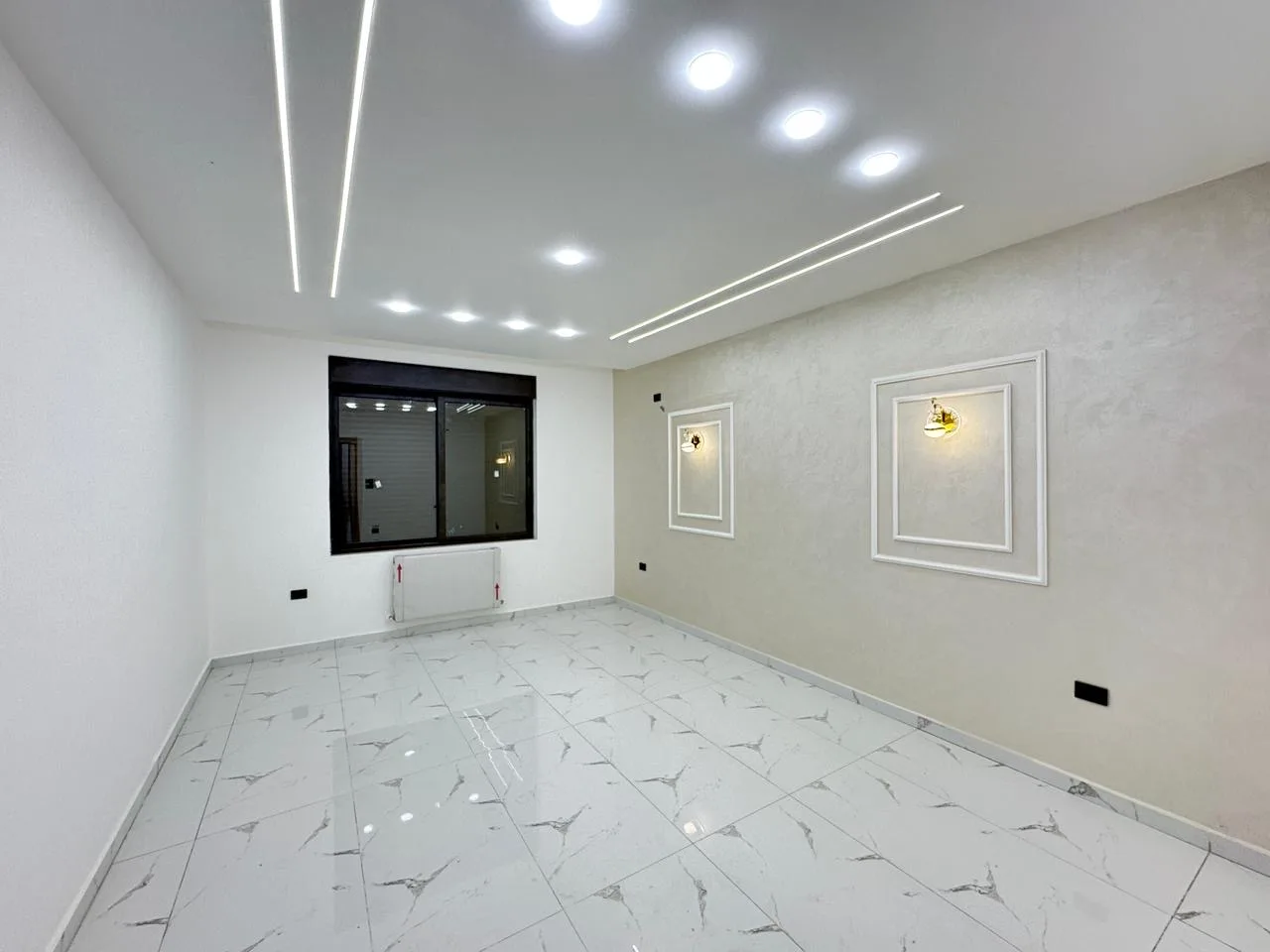 شقة ارضيه ١٦٢ م مع راس ٤٠ م للبيع في البنيات / جانب مدارس ادحصاد التربوي