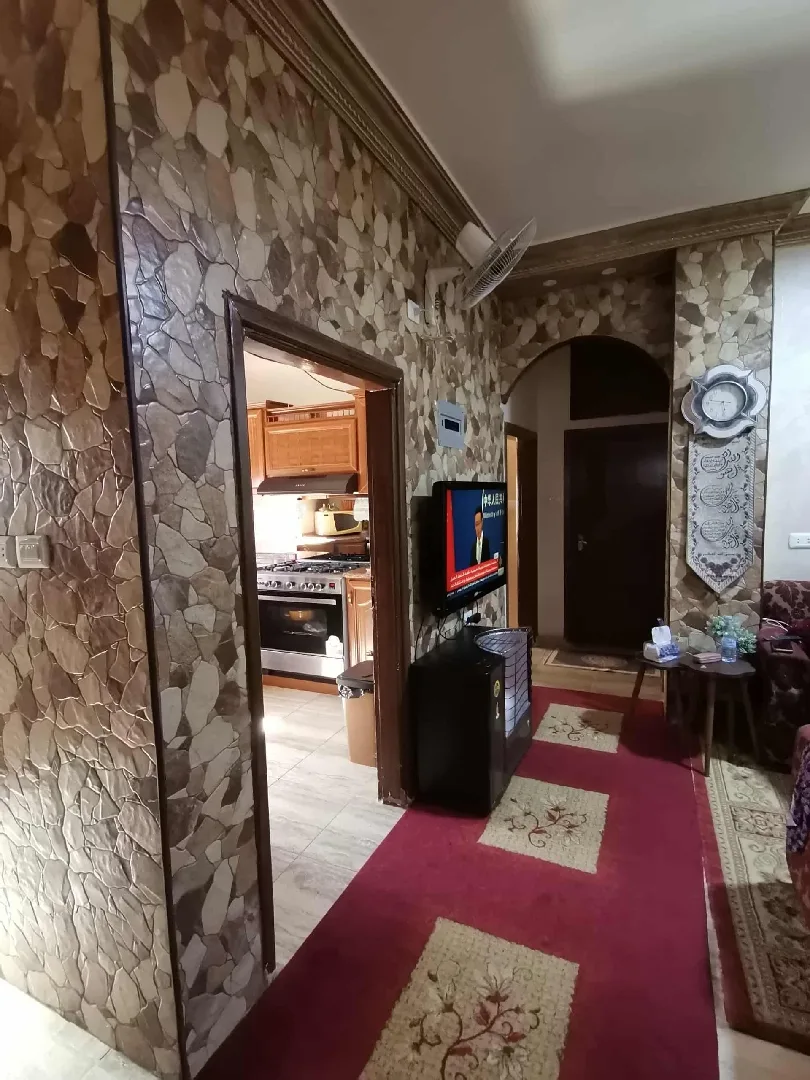 شقة للبيع طابق ثاني بموقع مميز وبسعر مغري في الهاشمي الشمالي من المالك مباشرة