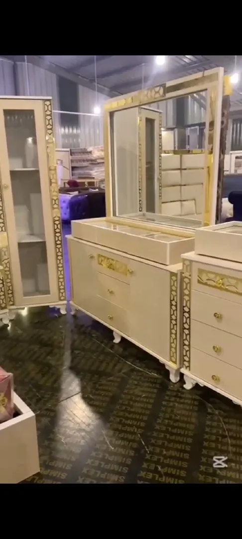 غرفه نوم غوتشي يخشب لامنيت بتشطيب مكينات  فاخر جدا جدا