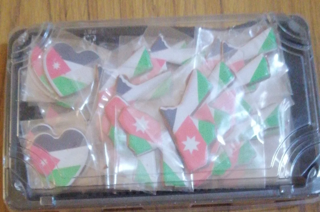 رقائق الشوكولاته مطبوعة عليها علم