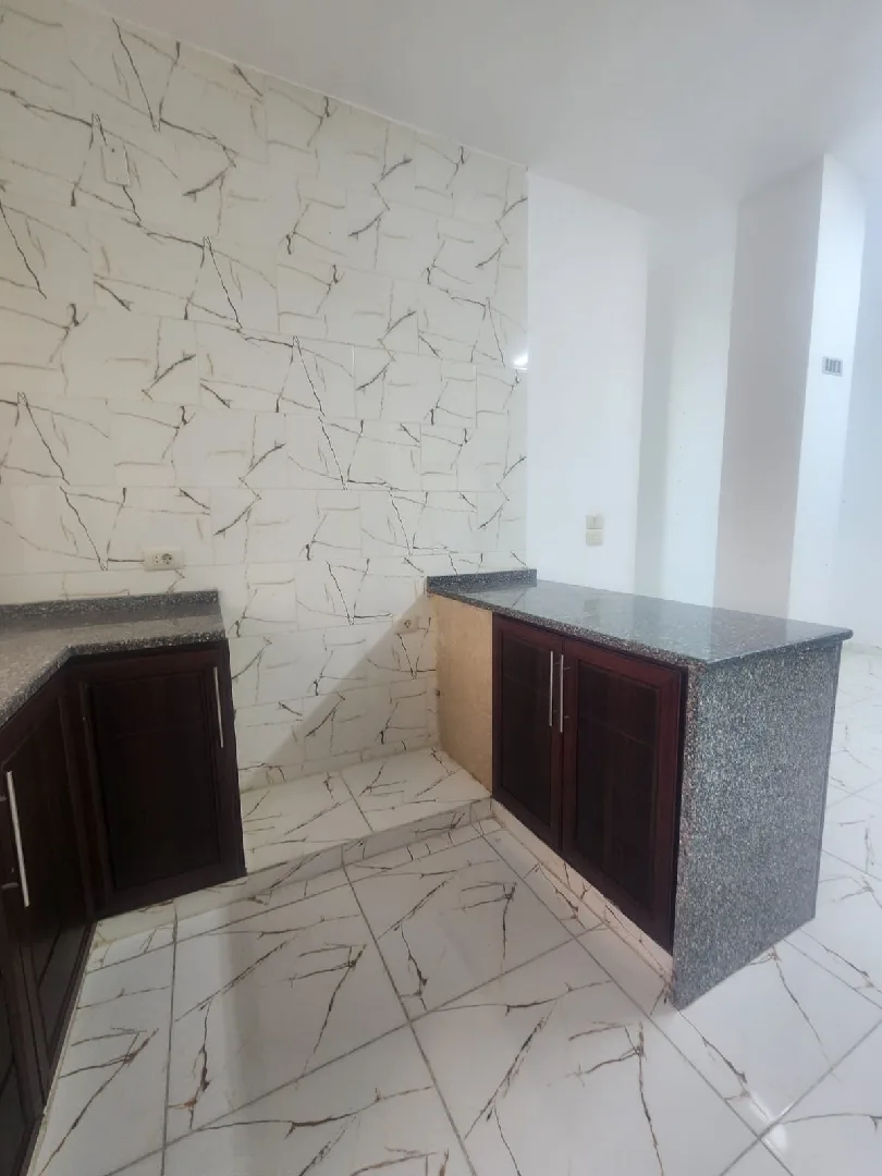 السلام عليكم ورحمه الله وبركاته ✋شقه للايجار في اربد 👍زبدا شرق المركز الغربي 👍من