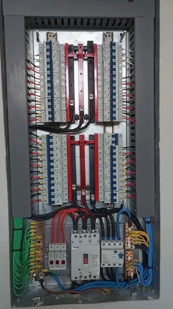 فني كهربائي وتمديد وصيانه• الاتصال 0786274999