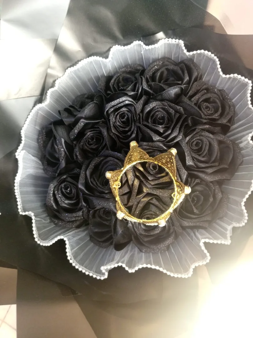 ورد بضل.. وذكرى ما بتذبل! 🌹✨