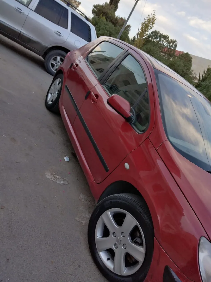 بيجو حمرا الحبه الحلوة