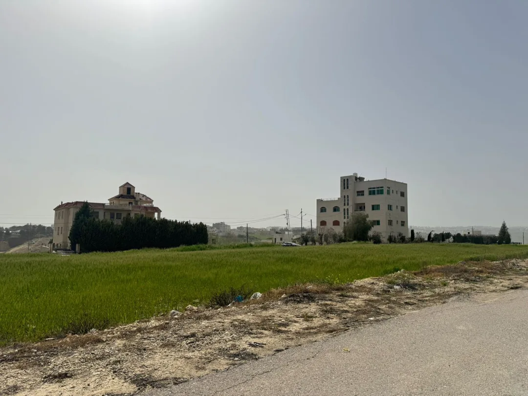 ارض سكنيه السرو السلط