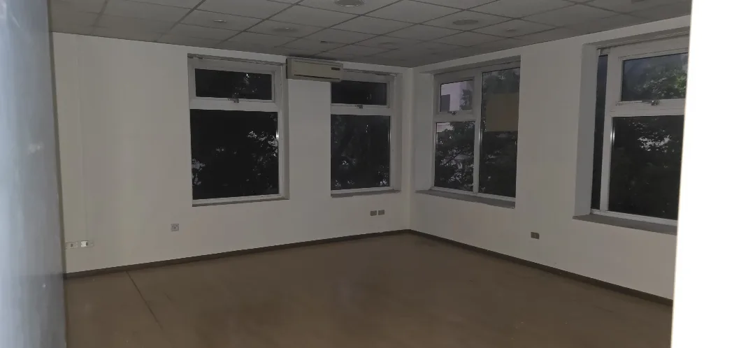 مكتب للإيجار في شميساني من المالك مباشرة