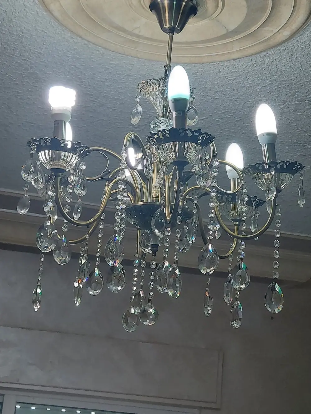 ثريات عدد ٢