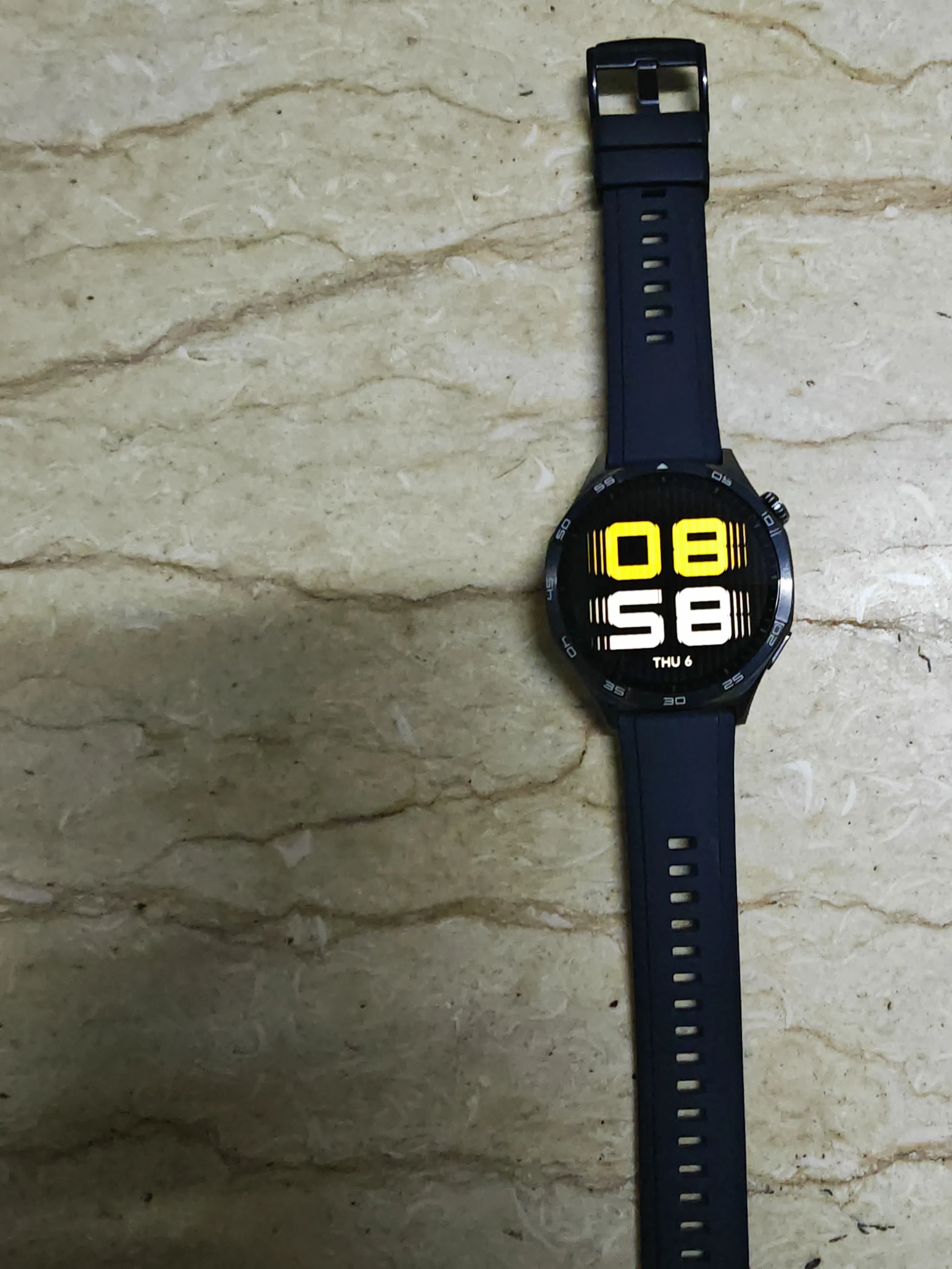 ساعه هواويgt5  مشحونه  ثلاث مرات