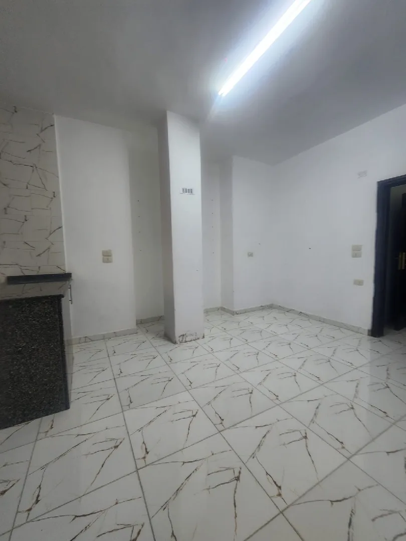 السلام عليكم ورحمه الله وبركاته ✋شقه للايجار في اربد 👍زبدا شرق المركز الغربي 👍من